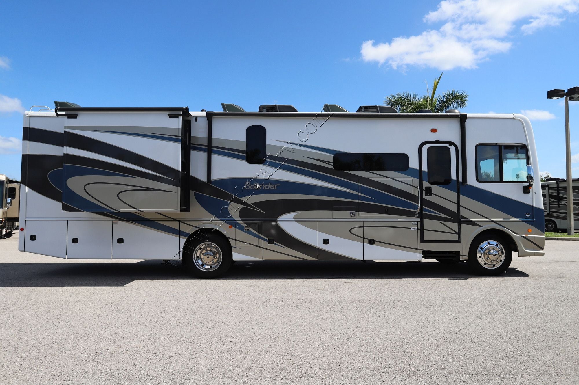Used 2022 Fleetwood Bounder 35K Class A  For Sale