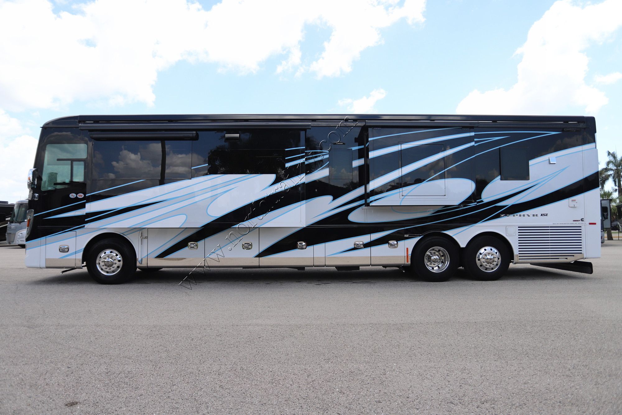 Used 2026 Tiffin Motor Homes Zephyr 45PZ Class A  For Sale