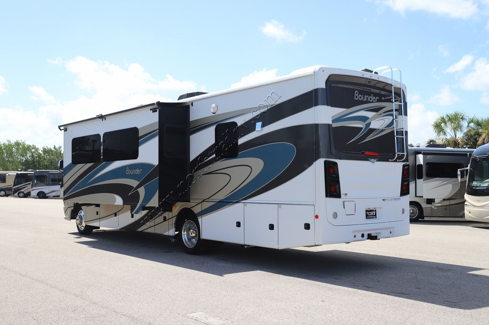 Used 2022 Fleetwood Bounder 35K Class A  For Sale