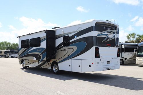 2022 Fleetwood Bounder 35K