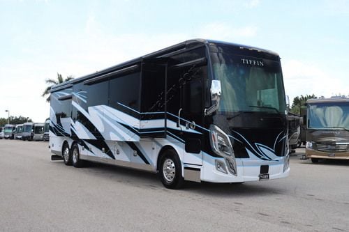 2026 Tiffin Motor Homes Zephyr 45PZ