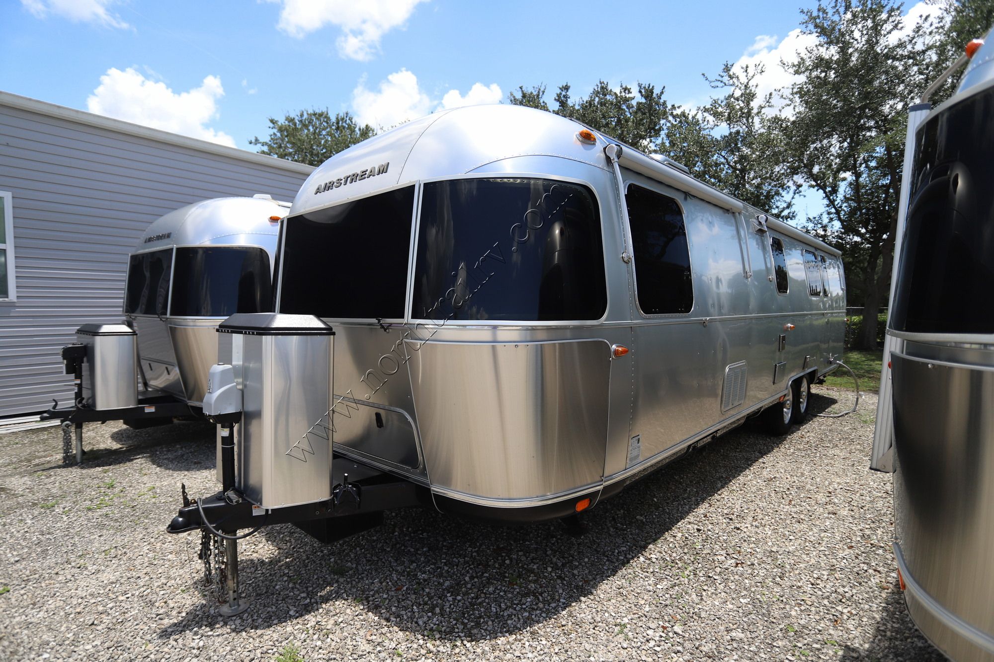 2019 Airstream Classic 33FB Travel Trailer Used  For Sale