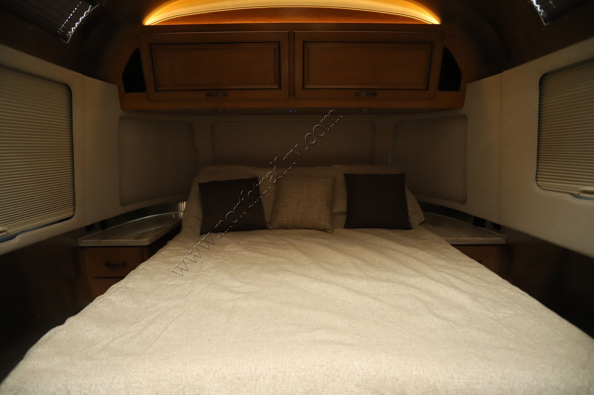 2019 Airstream Classic 33FB Travel Trailer Used  For Sale