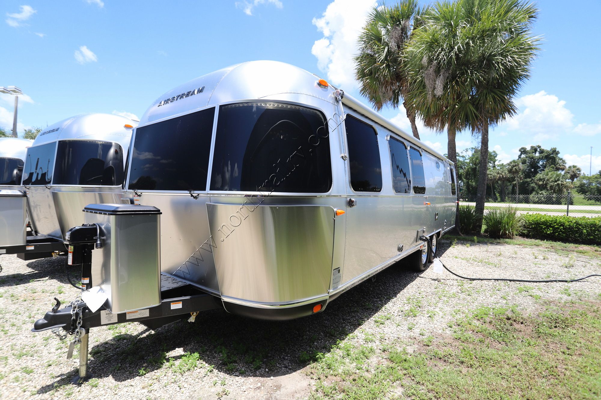 New 2027 Airstream Classic 30RB Travel Trailer  For Sale
