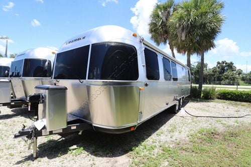 2027 Airstream Classic 30RB