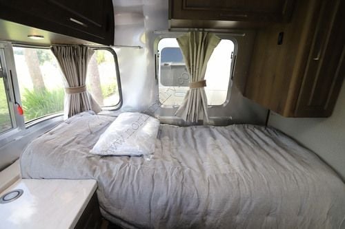 2027 Airstream Classic 30RB