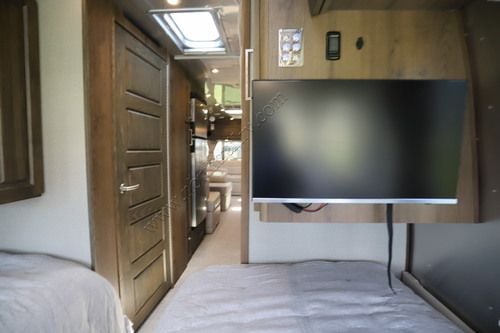 2027 Airstream Classic 30RB