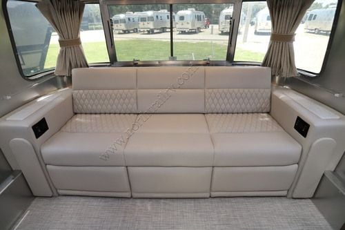 2027 Airstream Classic 30RB