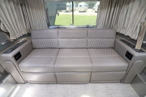 2027 Airstream Classic 30RB