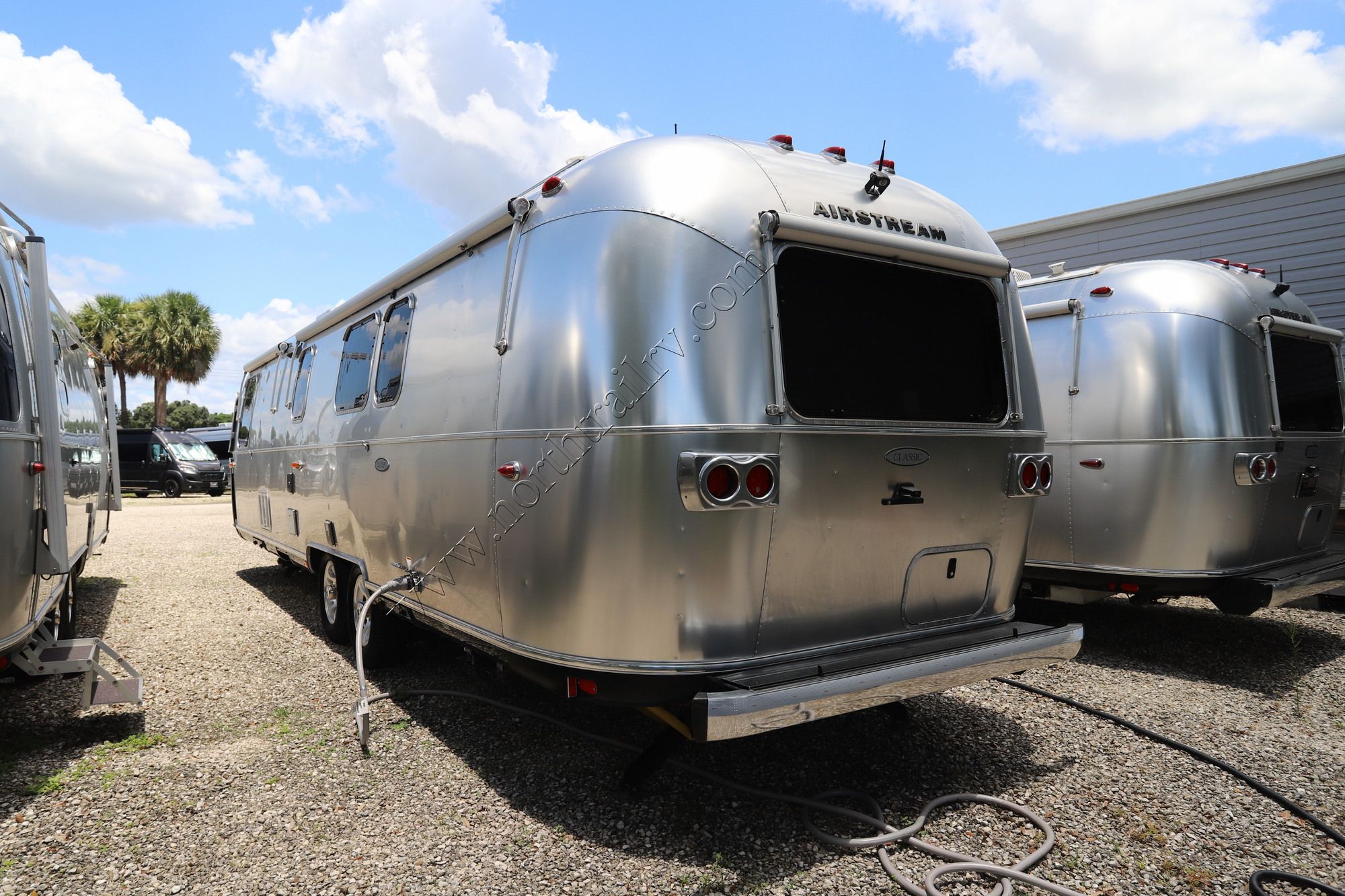 2019 Airstream Classic 33FB Travel Trailer Used  For Sale