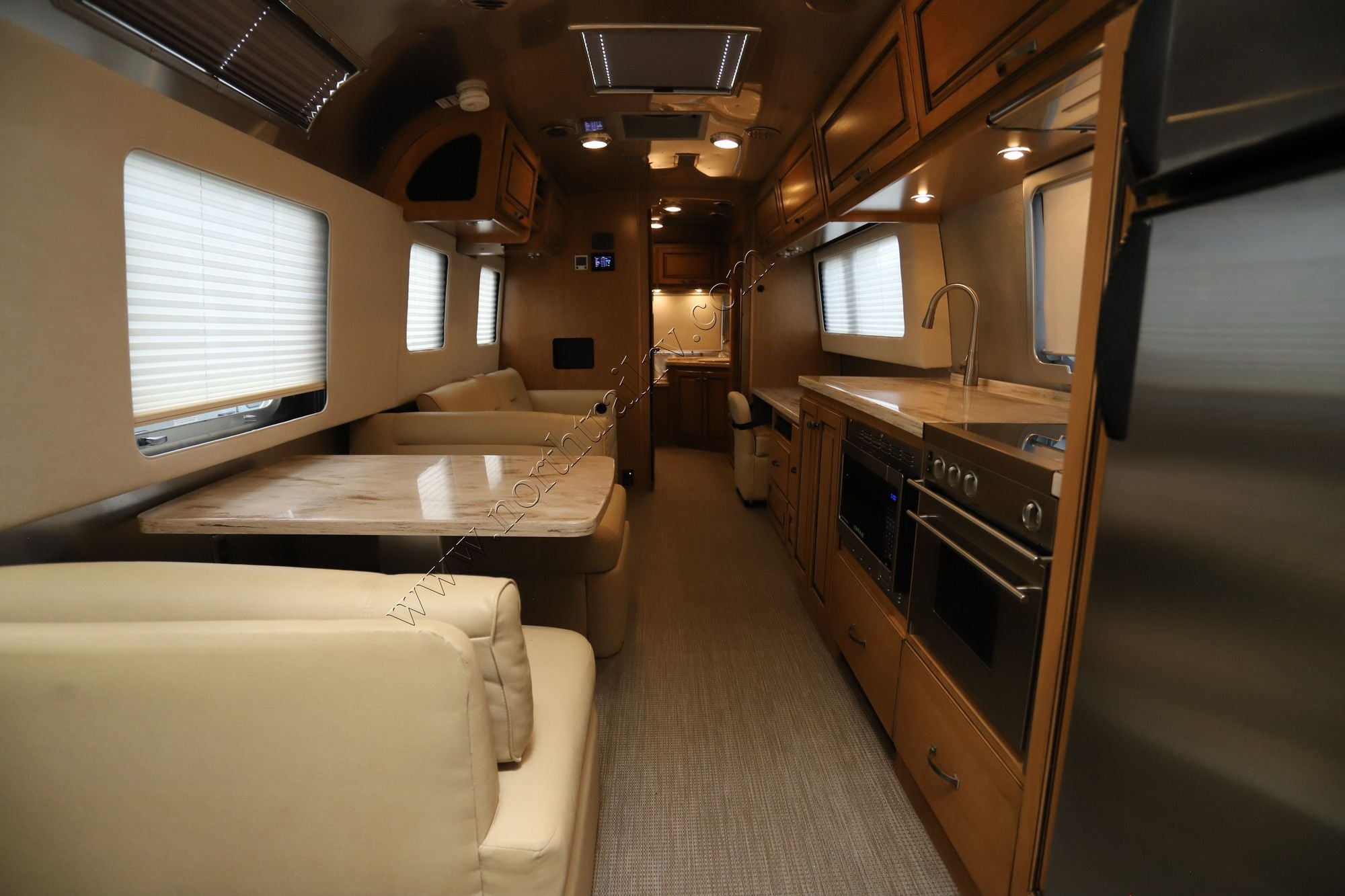2019 Airstream Classic 33FB Travel Trailer Used  For Sale