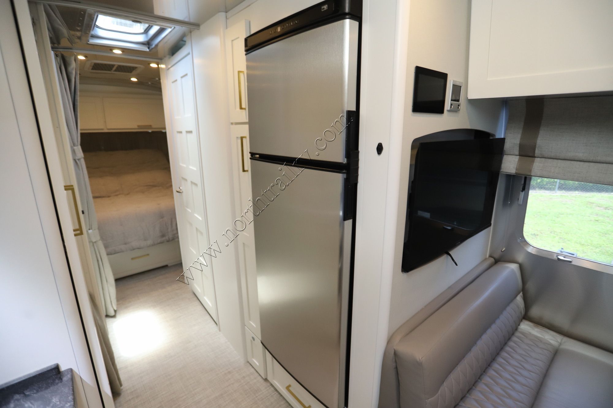 New 2027 Airstream Classic 30RB Travel Trailer  For Sale