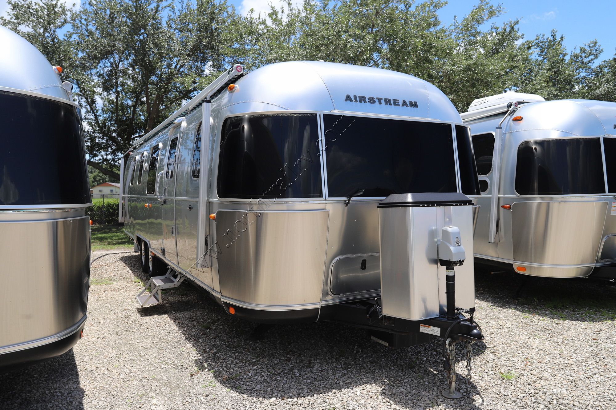 2019 Airstream Classic 33FB Travel Trailer Used  For Sale