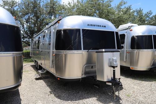 2019 Airstream Classic 33FB