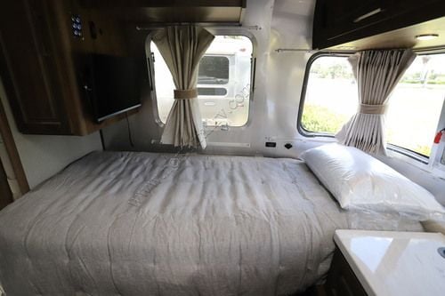 2027 Airstream Classic 30RB