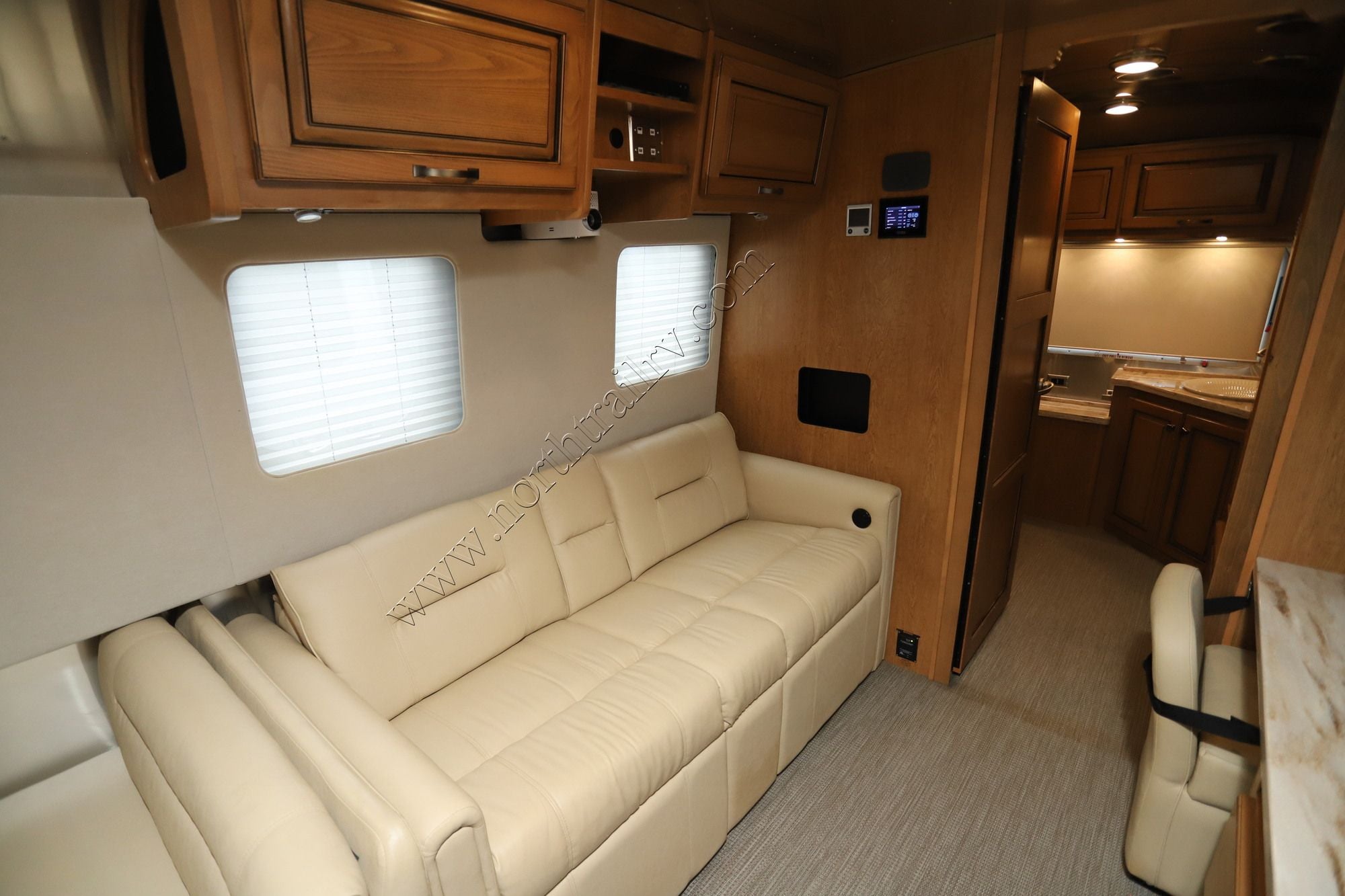 2019 Airstream Classic 33FB Travel Trailer Used  For Sale