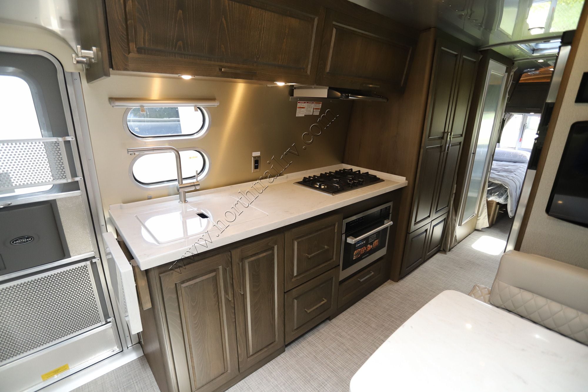 New 2027 Airstream Classic 30RB Travel Trailer  For Sale