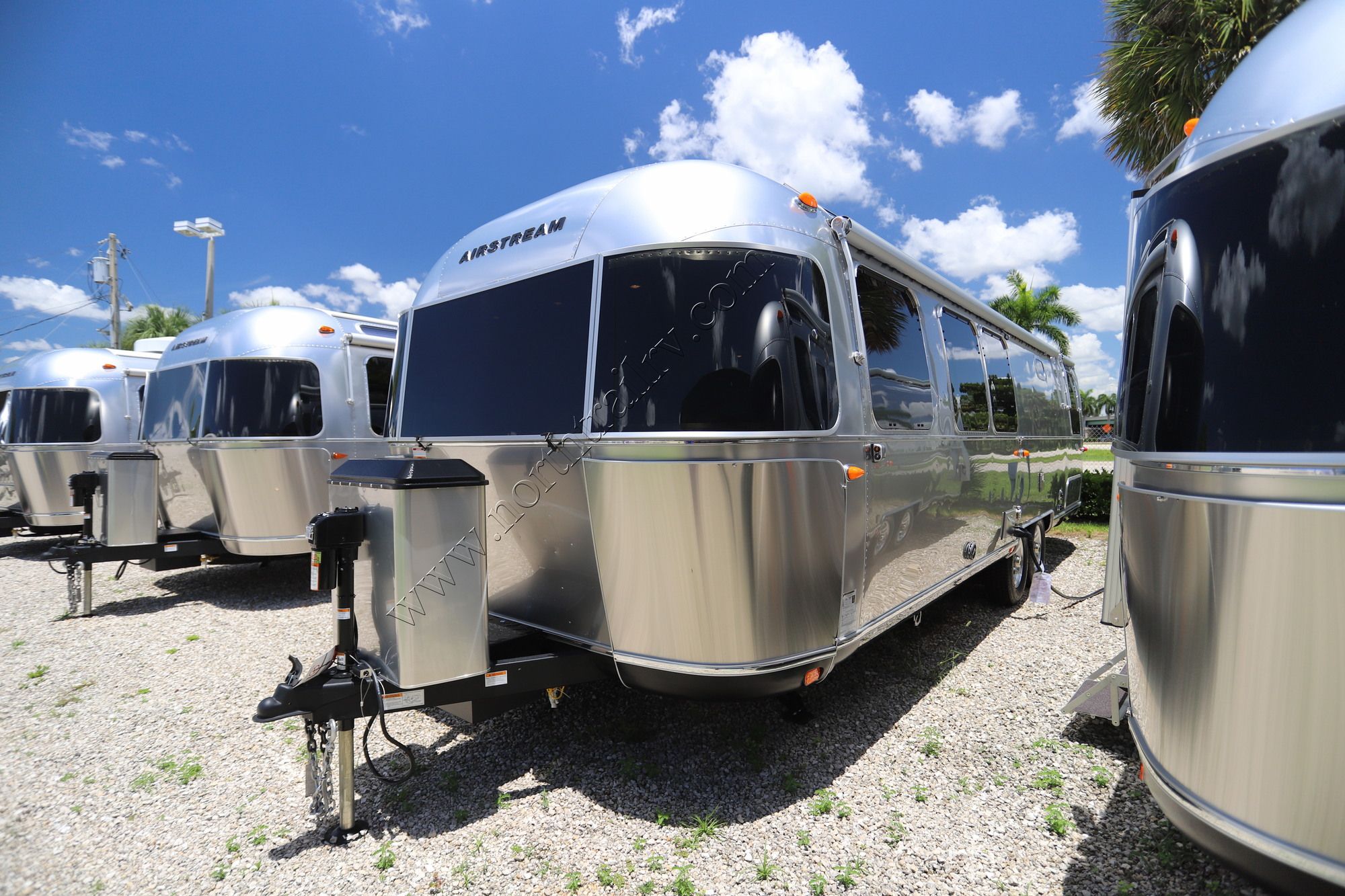 New 2027 Airstream Classic 30RB Travel Trailer  For Sale
