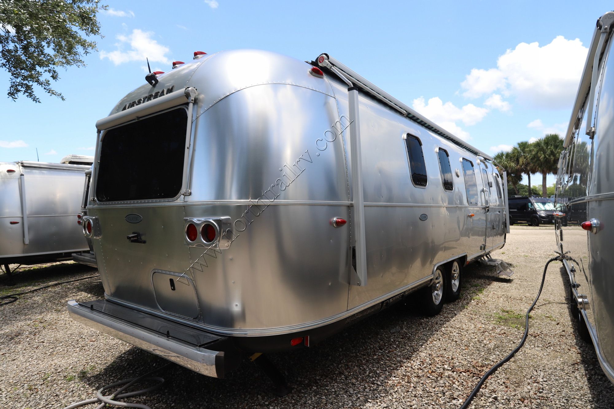 2019 Airstream Classic 33FB Travel Trailer Used  For Sale