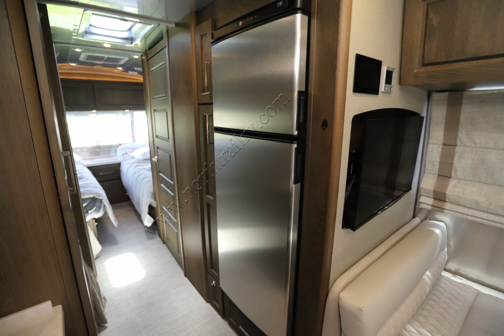 New 2027 Airstream Classic 30RB Travel Trailer  For Sale