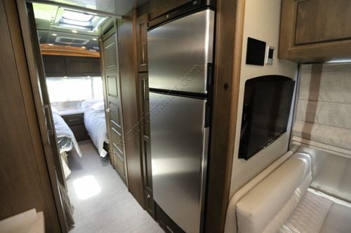 2027 Airstream Classic 30RB