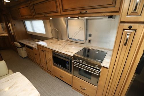 2019 Airstream Classic 33FB