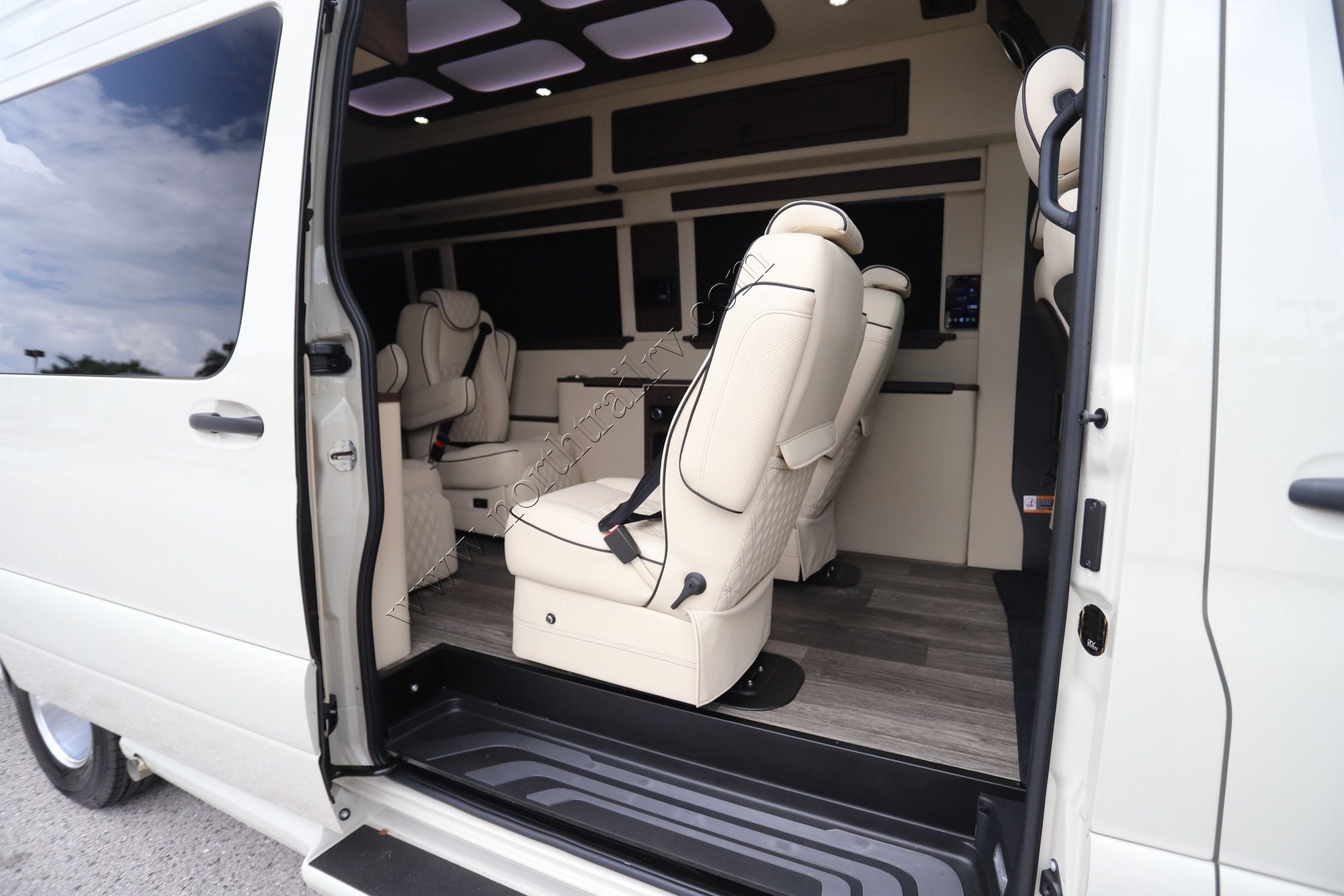 Used 2025 Ogc V Cruise 10OBA Class B  For Sale