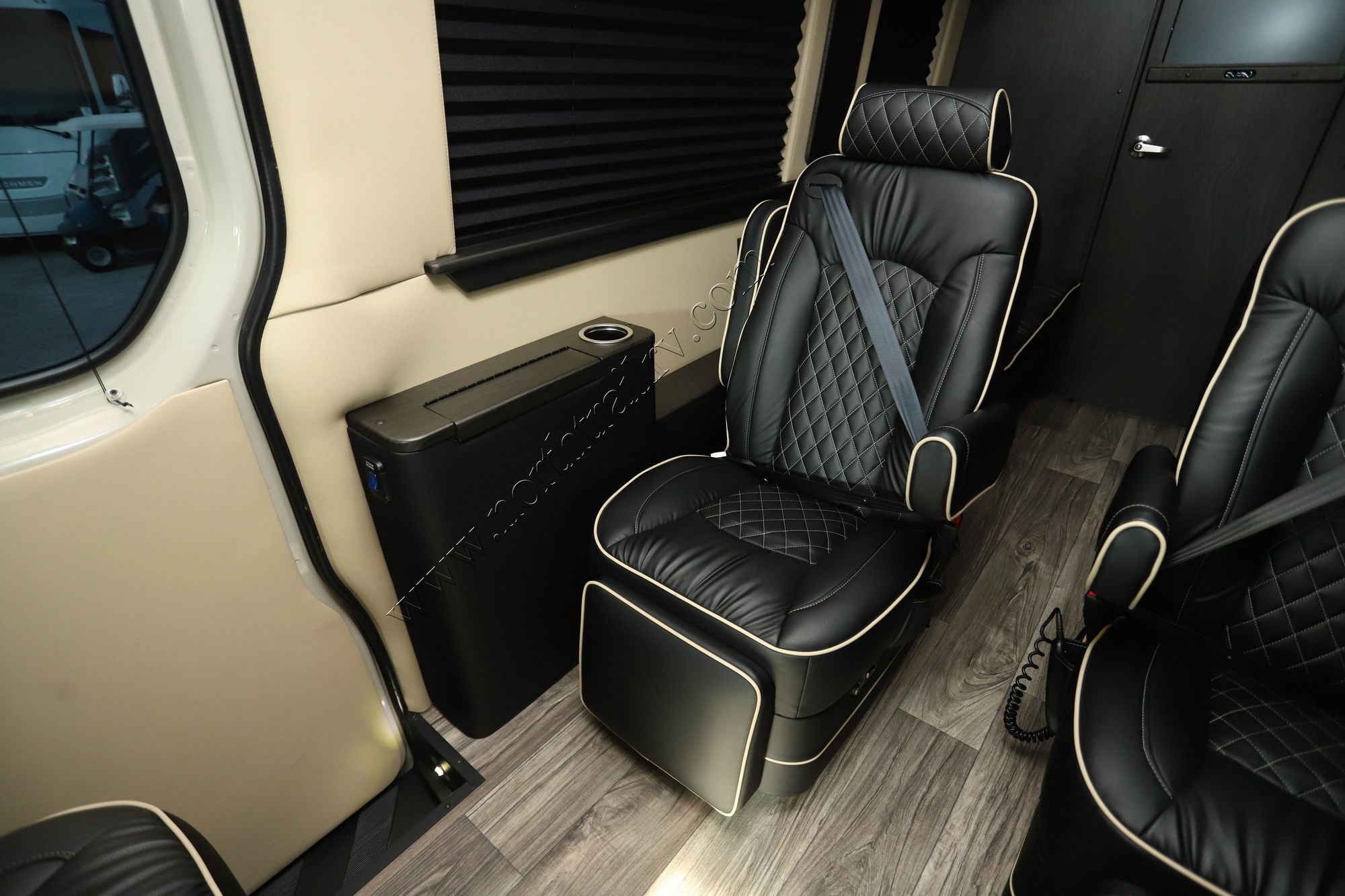 Used 2024 Midwest Luxe Cruiser D6 Class B  For Sale