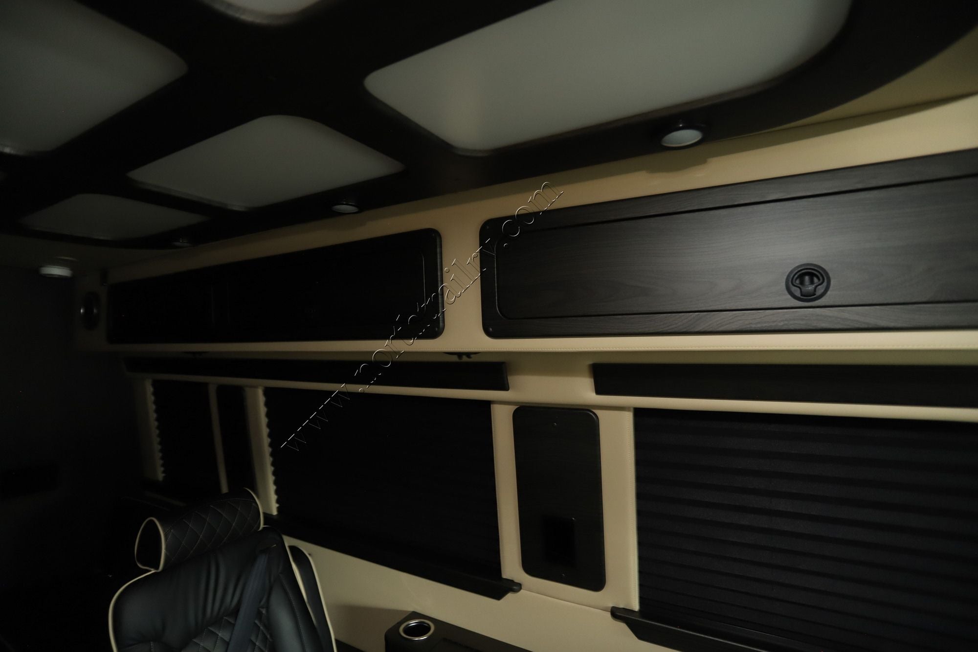 Used 2024 Midwest Luxe Cruiser D6 Class B  For Sale