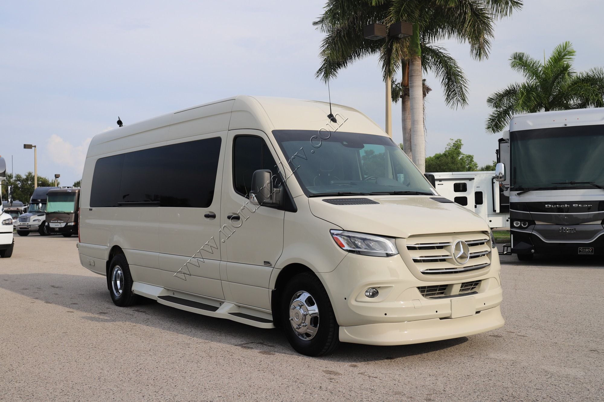 Used 2024 Midwest Luxe Cruiser D6 Class B  For Sale