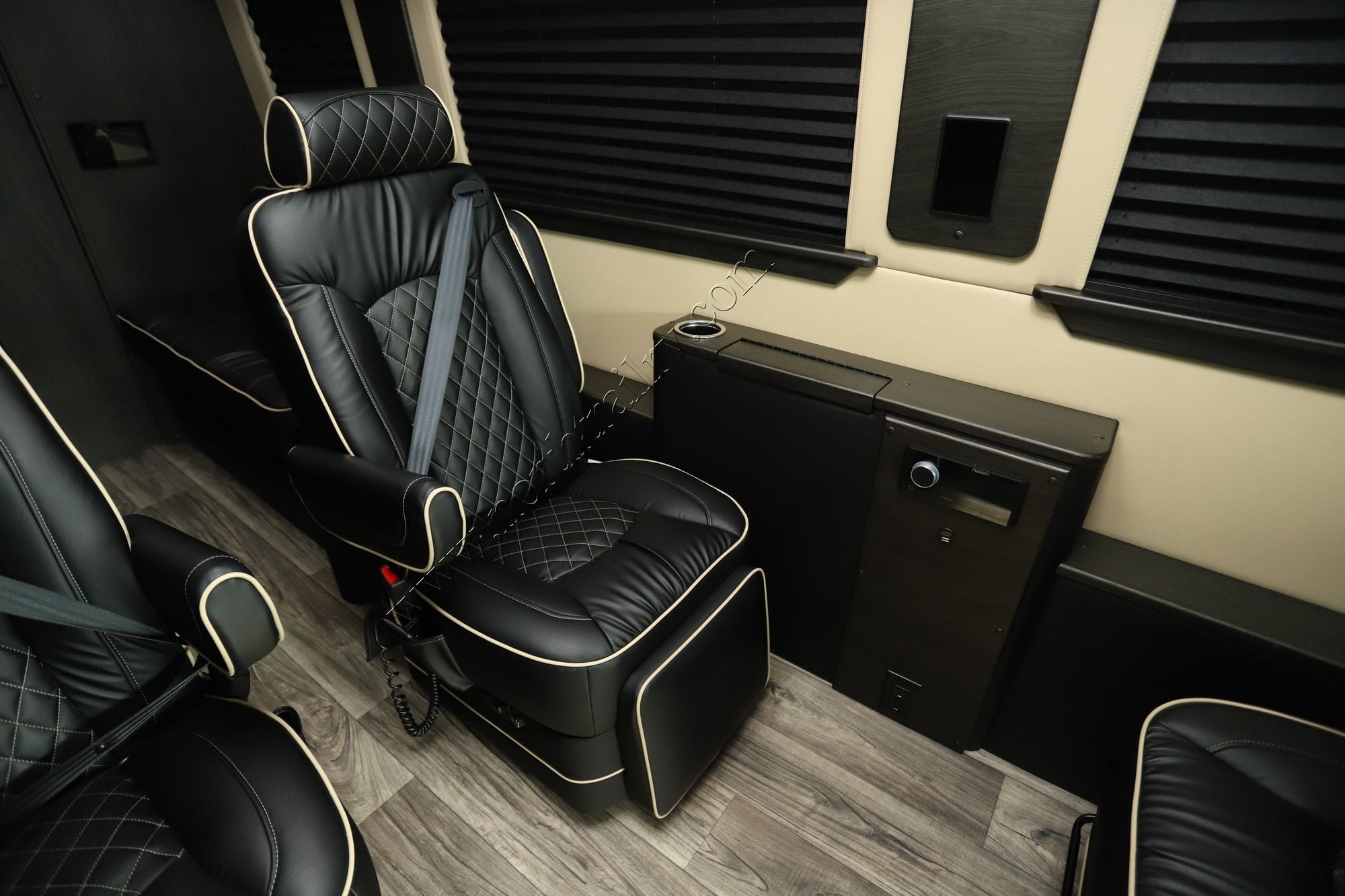 Used 2024 Midwest Luxe Cruiser D6 Class B  For Sale