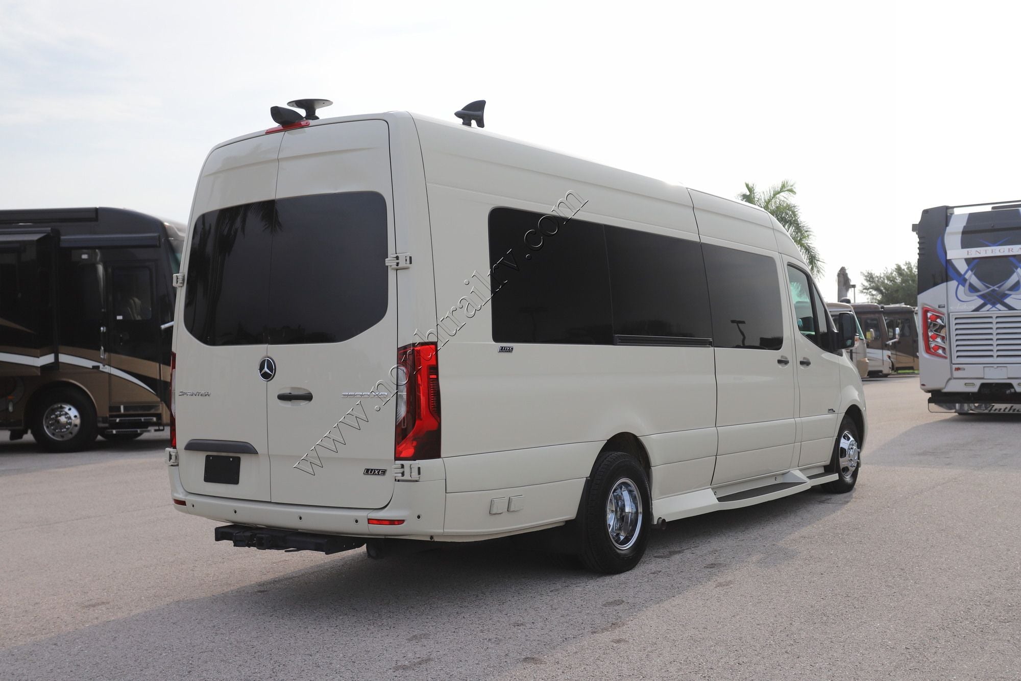 Used 2024 Midwest Luxe Cruiser D6 Class B  For Sale