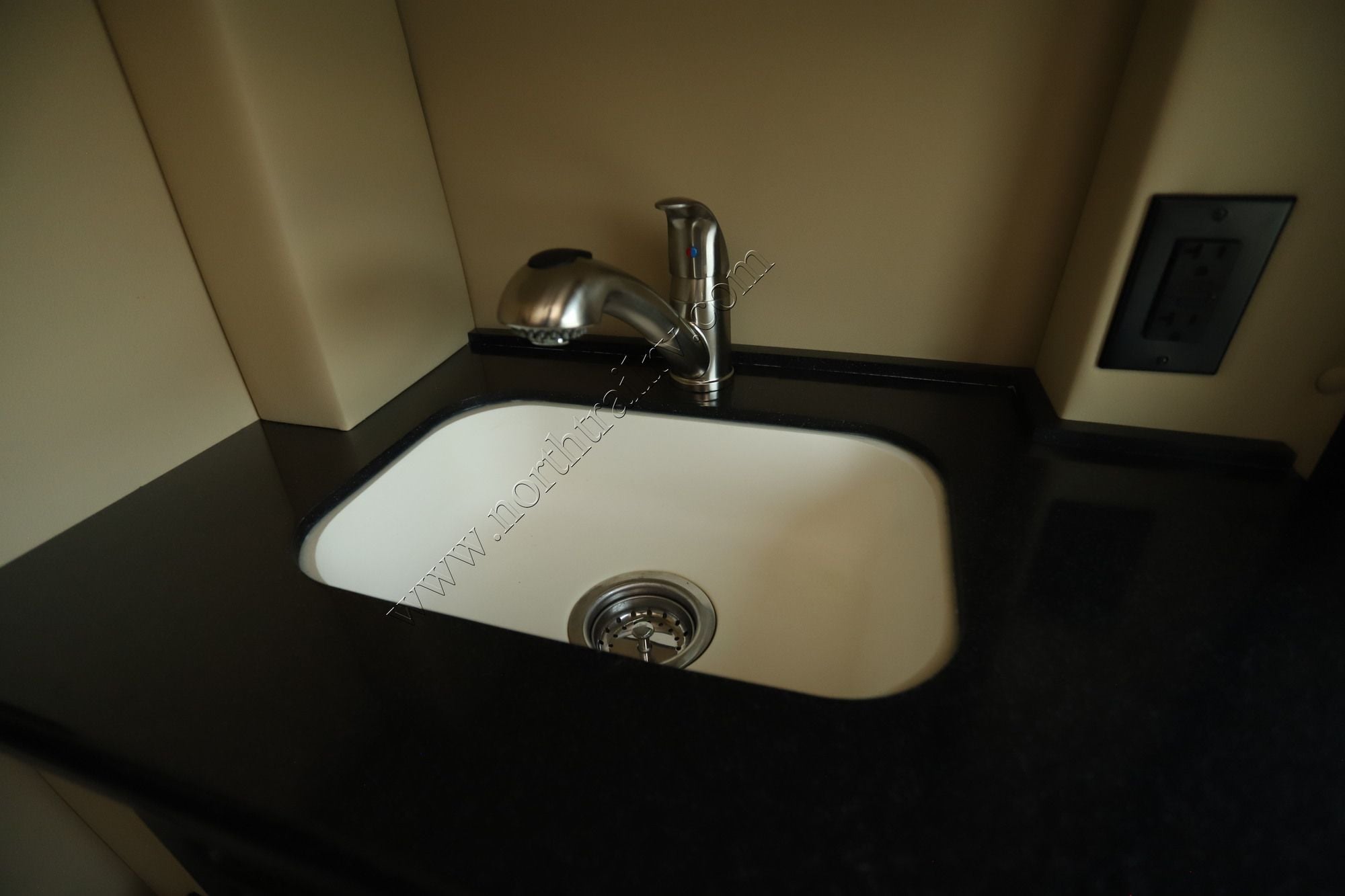 Used 2024 Midwest Luxe Cruiser D6 Class B  For Sale