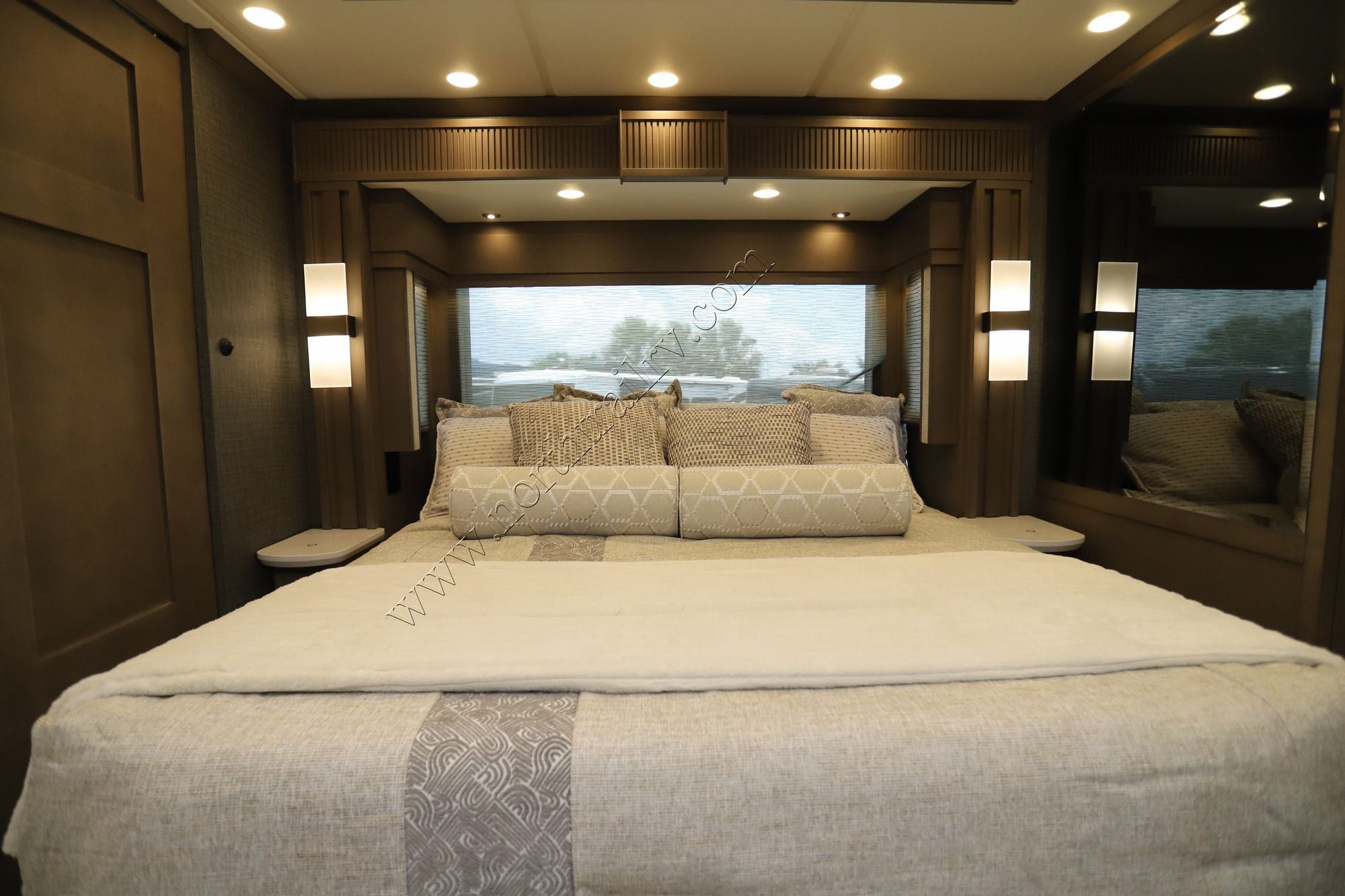New 2027 Newmar Essex 4551 Class A  For Sale