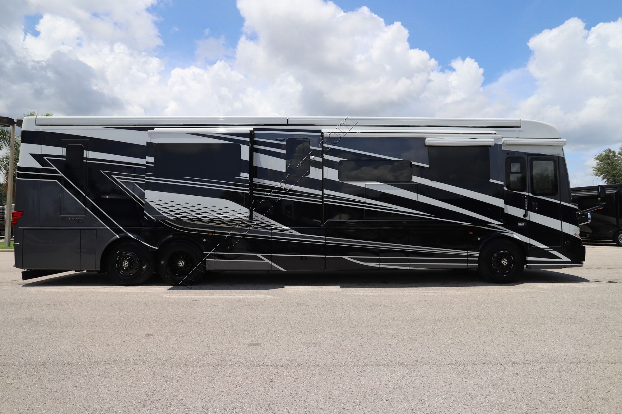New 2027 Newmar Essex 4551 Class A  For Sale