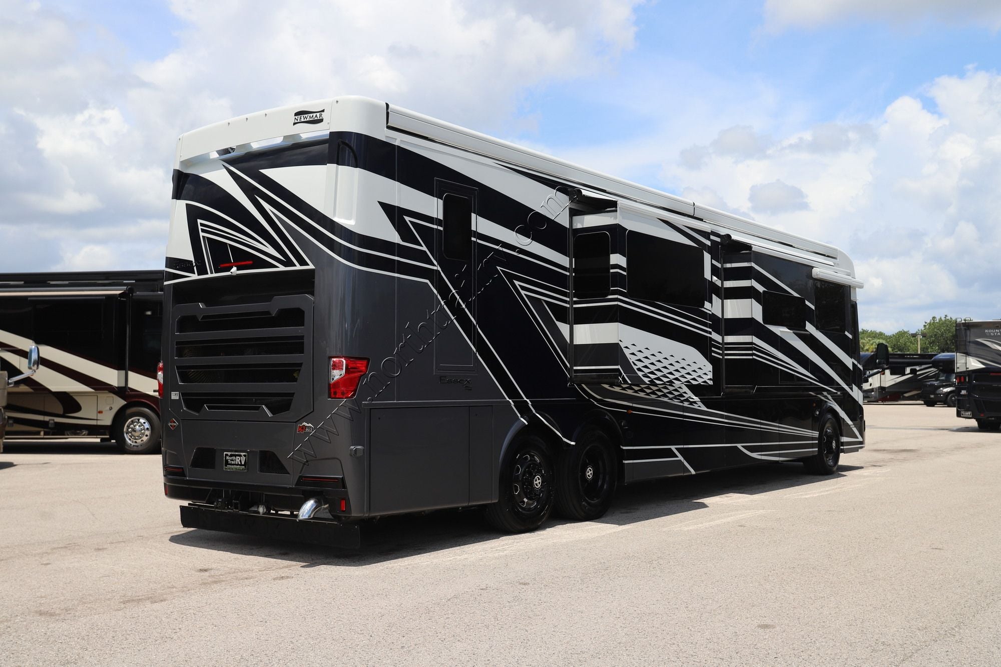 New 2027 Newmar Essex 4551 Class A  For Sale