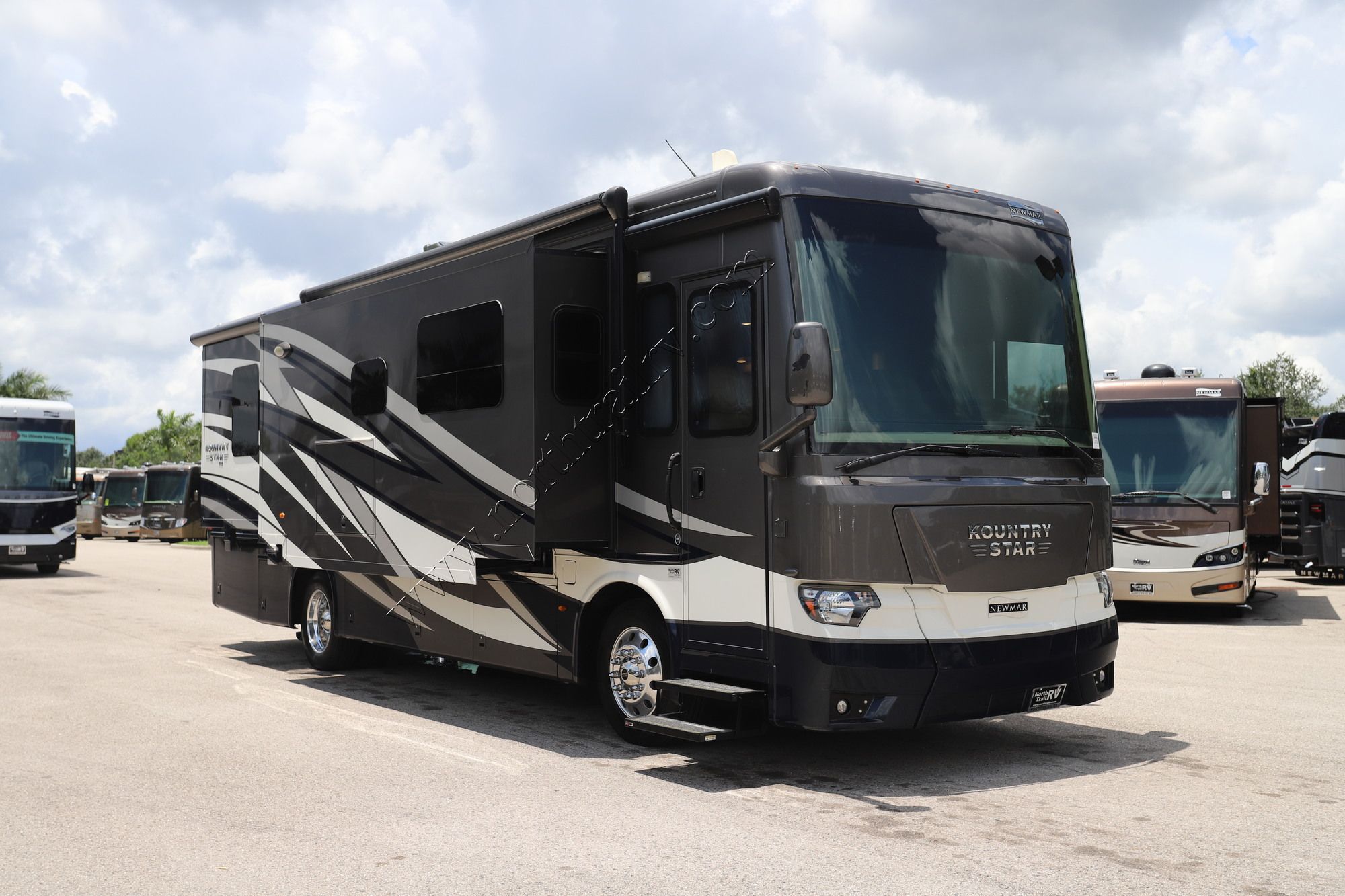 Used 2021 Newmar Kountry Star 3412 Class A  For Sale