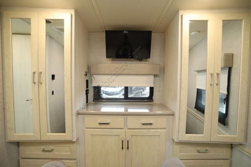 2021 Winnebago Adventurer 30T