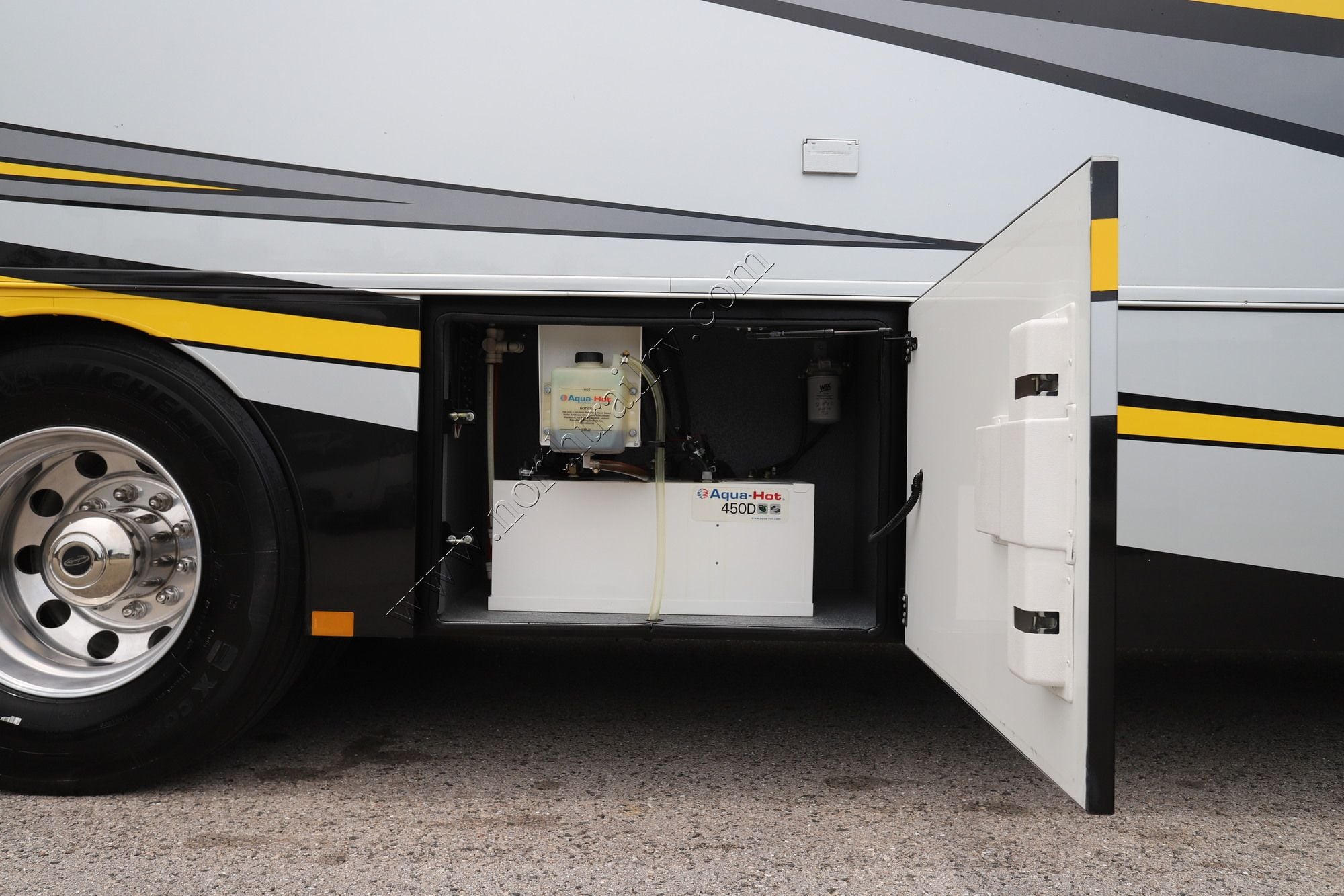 Used 2018 Renegade Rv Classic 1915AG Super C  For Sale