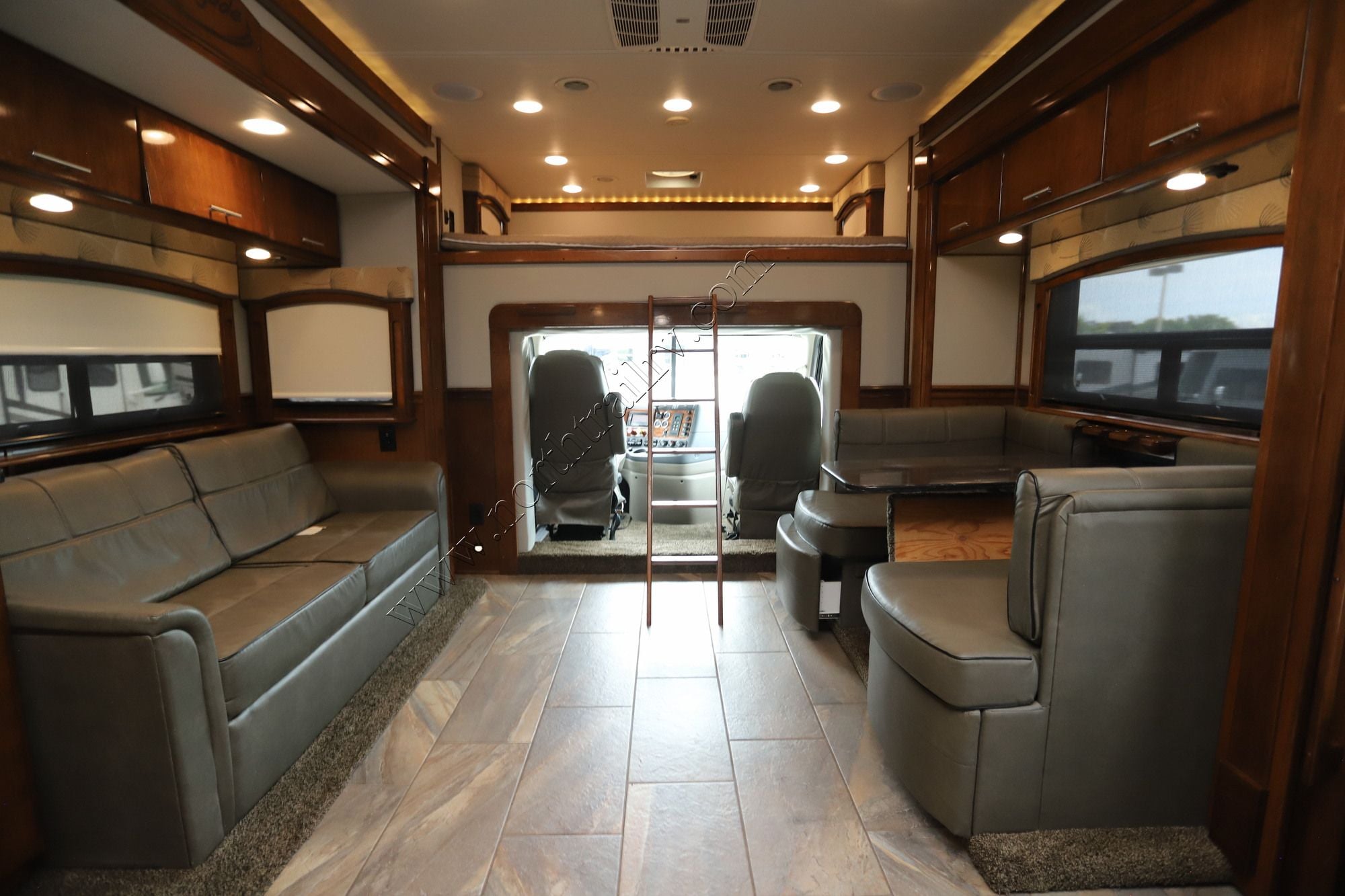 Used 2018 Renegade Rv Classic 1915AG Super C  For Sale