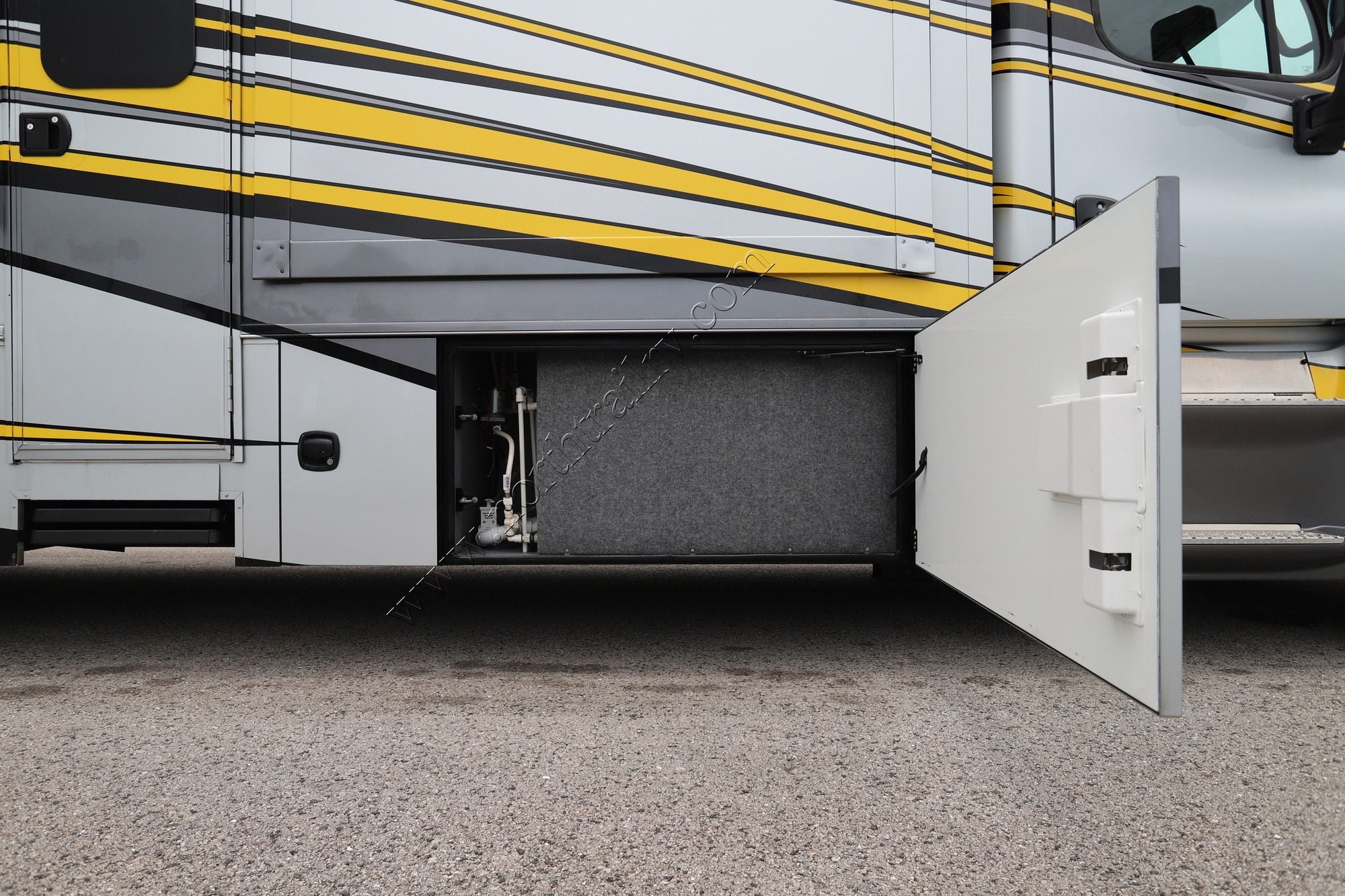 Used 2018 Renegade Rv Classic 1915AG Super C  For Sale