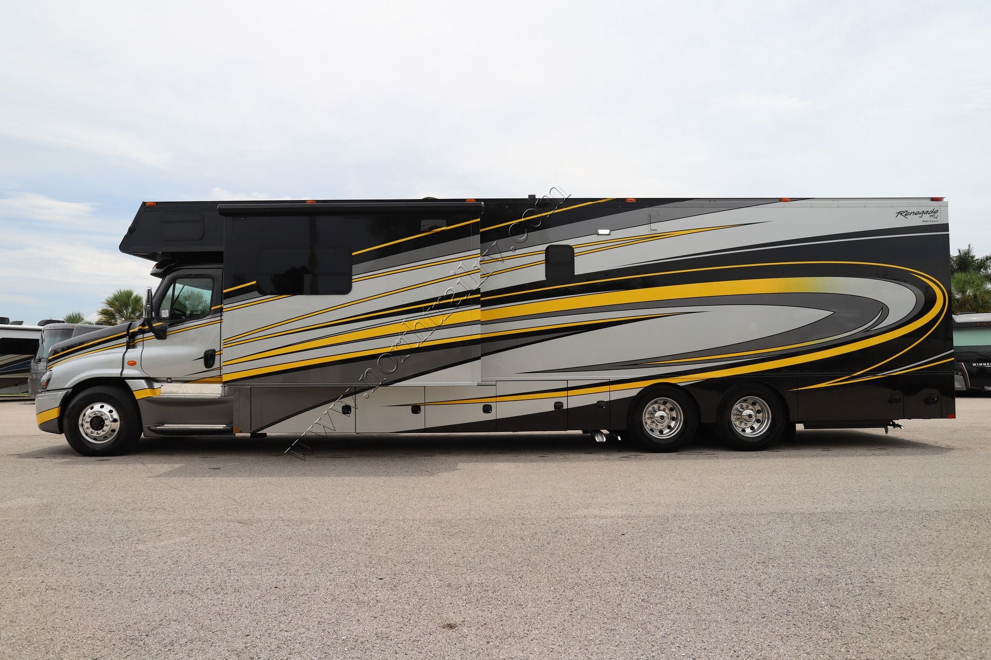 Used 2018 Renegade Rv Classic 1915AG Super C  For Sale