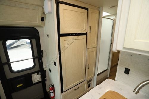 2021 Winnebago Adventurer 30T