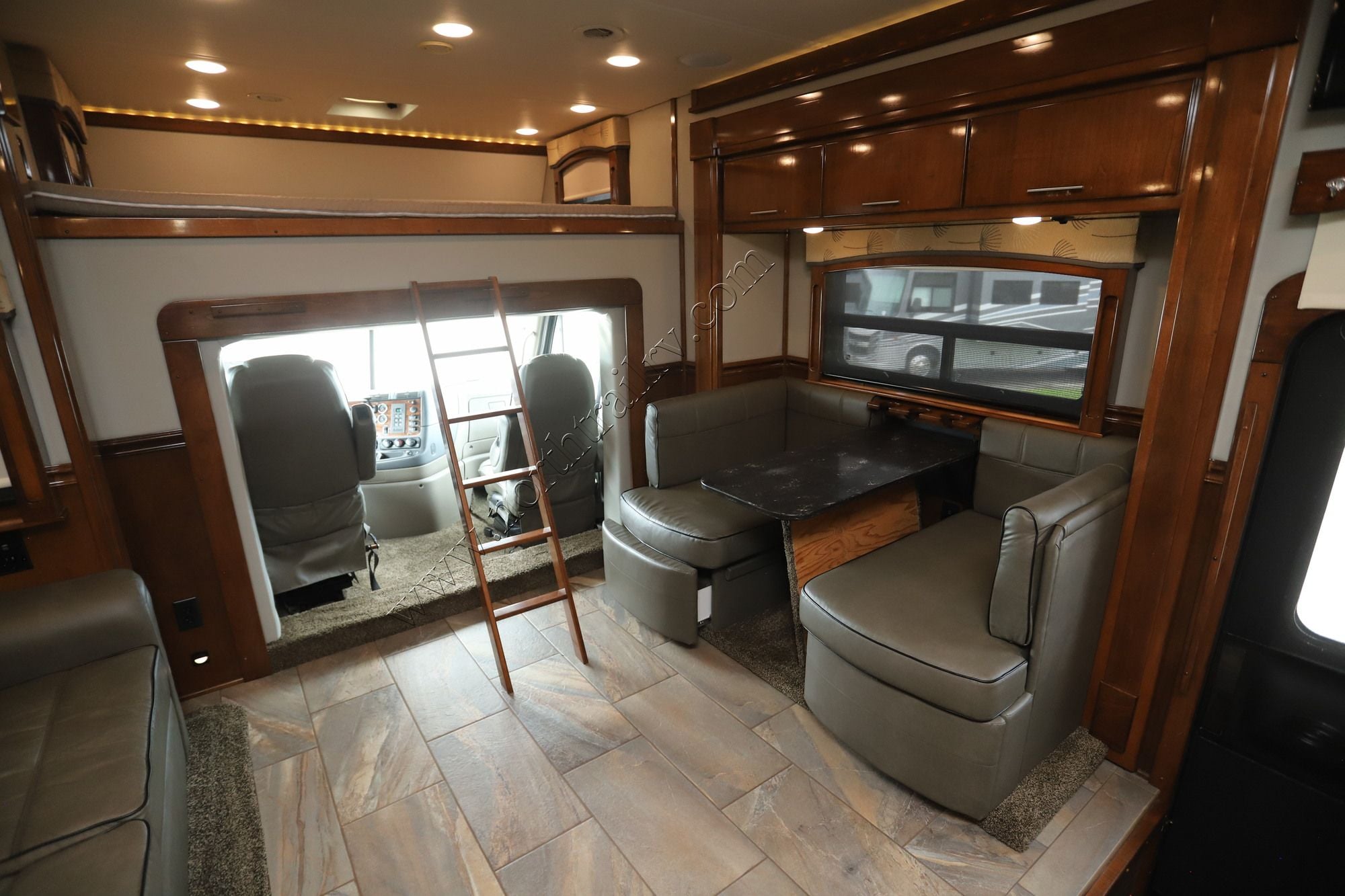 Used 2018 Renegade Rv Classic 1915AG Super C  For Sale