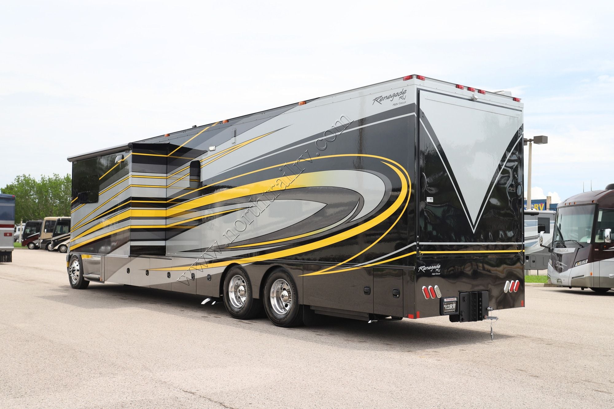 Used 2018 Renegade Rv Classic 1915AG Super C  For Sale