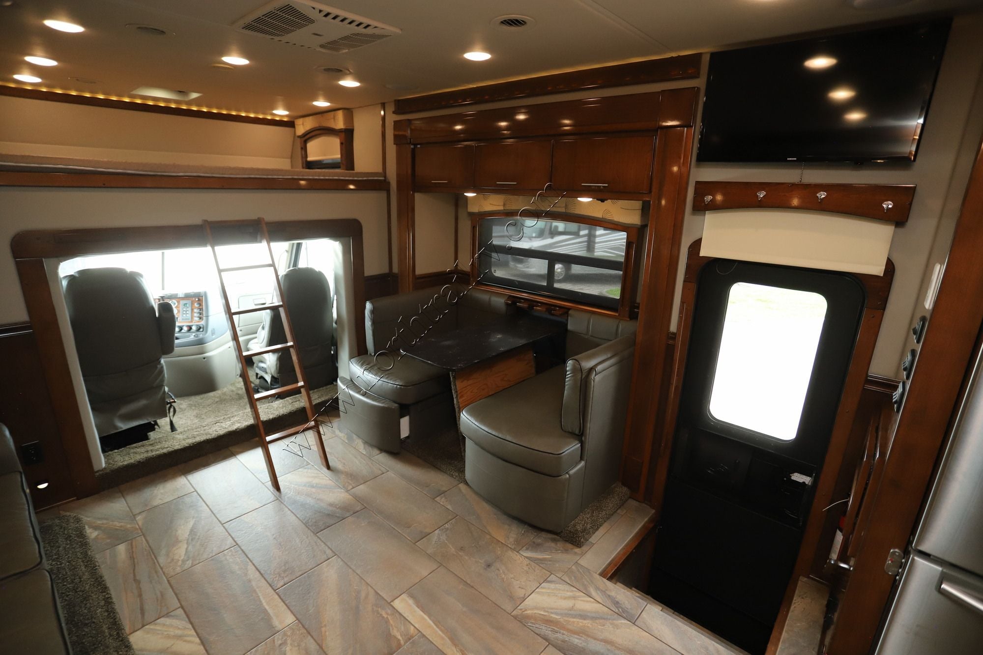Used 2018 Renegade Rv Classic 1915AG Super C  For Sale