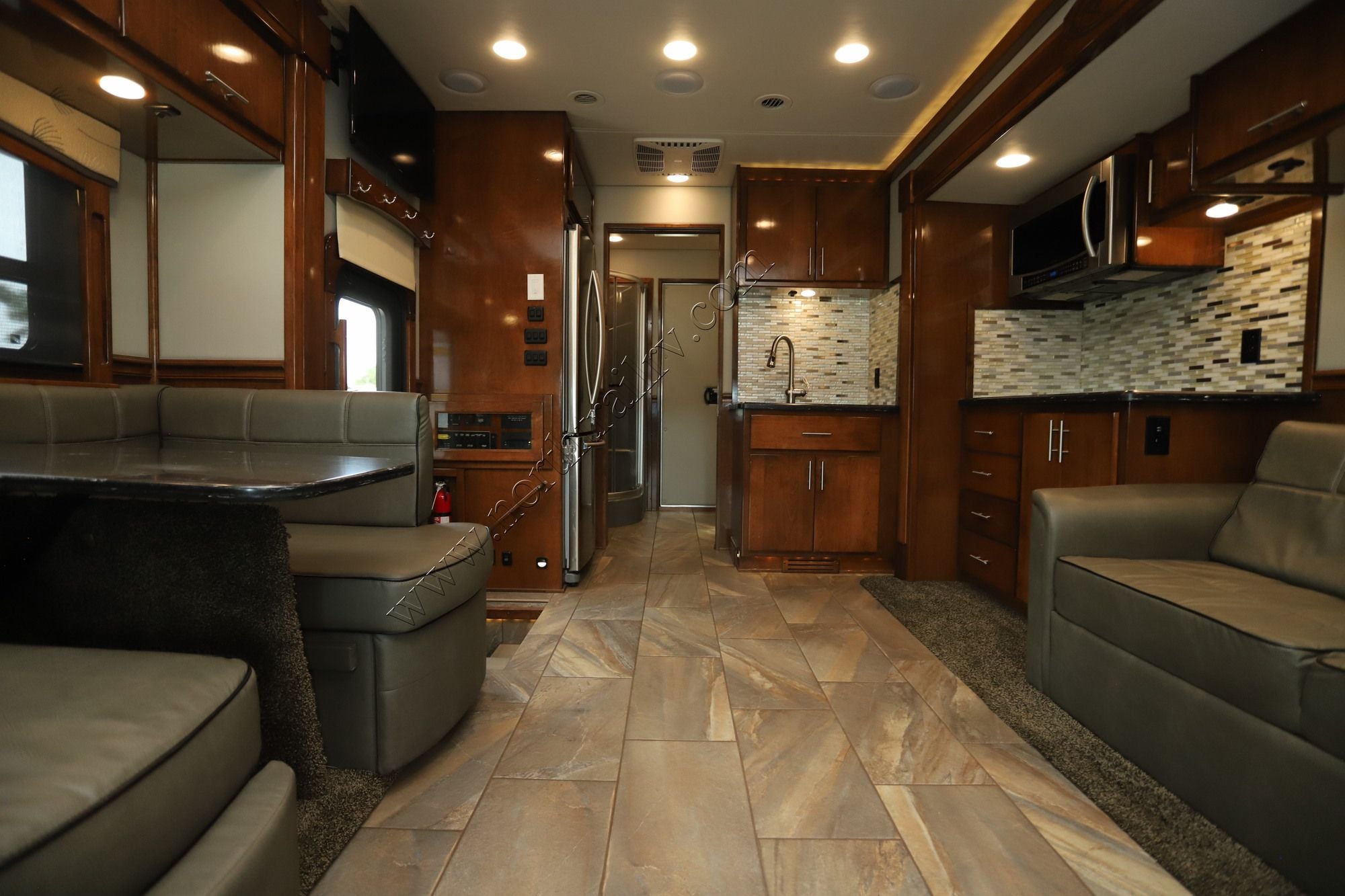 Used 2018 Renegade Rv Classic 1915AG Super C  For Sale