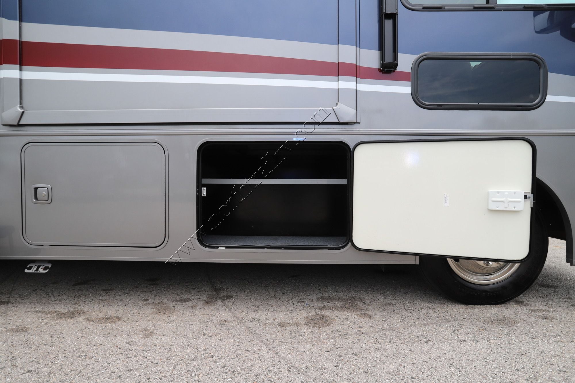 Used 2021 Winnebago Adventurer 30T Class A  For Sale