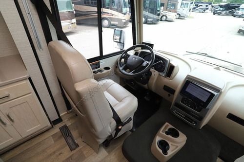 2021 Winnebago Adventurer 30T