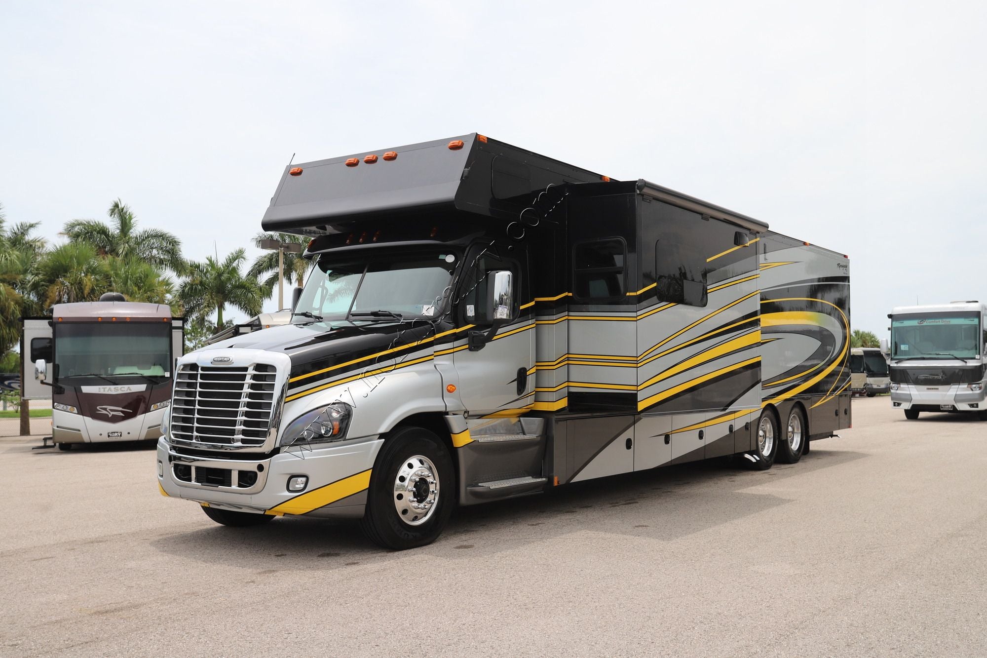 Used 2018 Renegade Rv Classic 1915AG Super C  For Sale